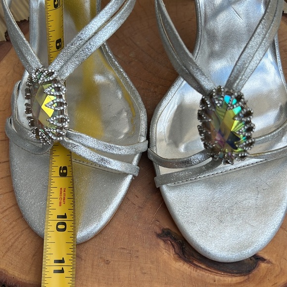 ❌ DONATED ❌ - 💚 3 for $12 💚 - The Look Luxe Randolph Duke Heels - Picture 11 of 16